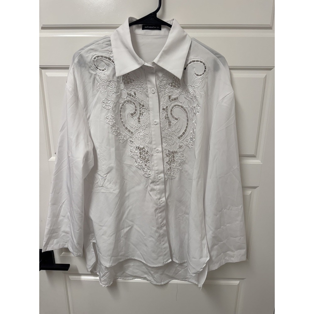 Just Fashion Now White Lace Embroidered Button Front Hi Lo Blouse Medium